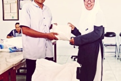 MAN-1-Mataram-Salurkan-Zakat-Fitrah-6