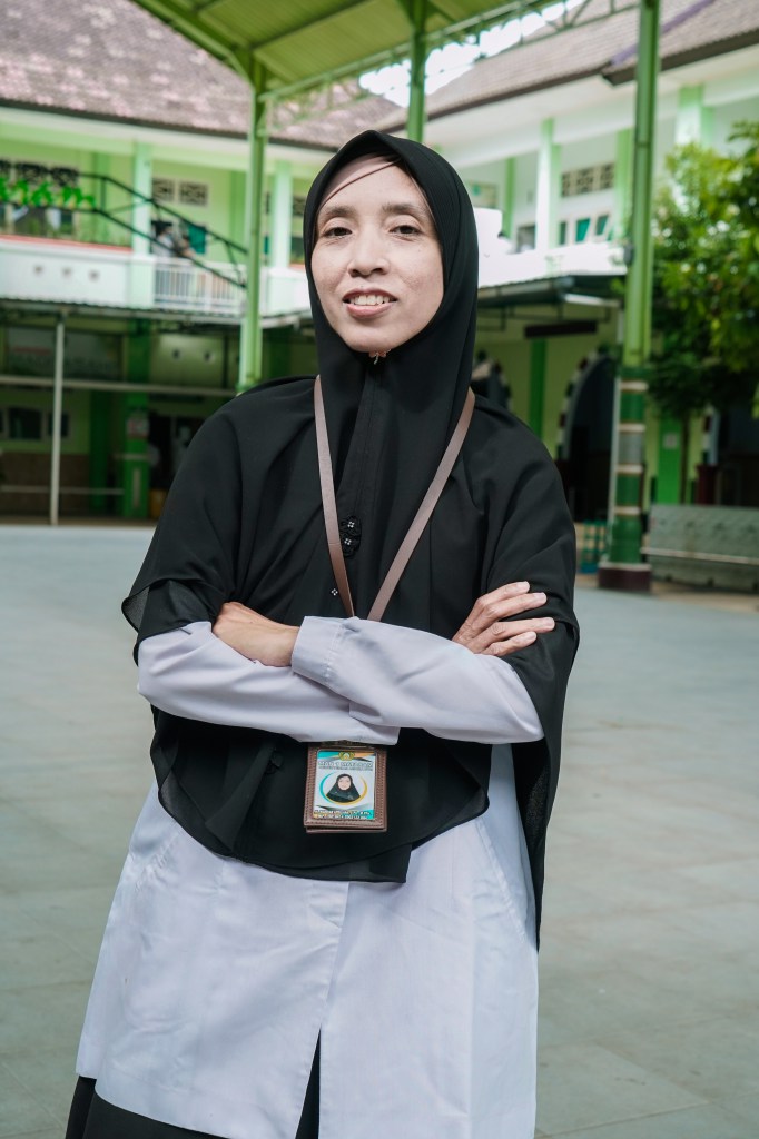 Hj. Wahdian Apriliana, S.Pd, M.Pfis.